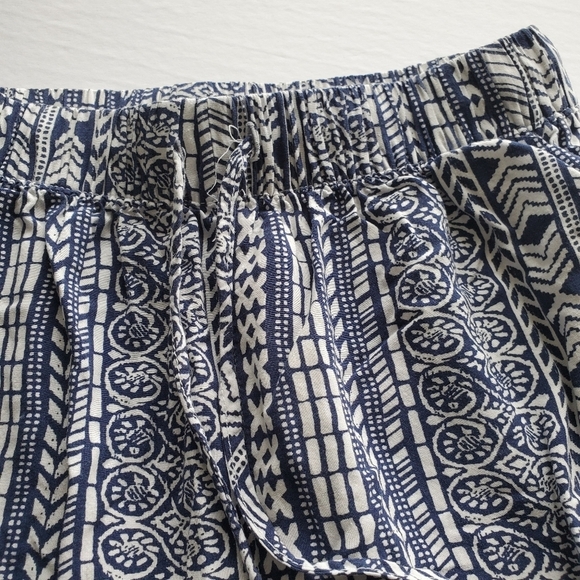 G21 | Printed Patterned Drawstring Shorts - Picture 3 of 4